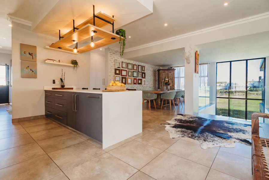 4 Bedroom Property for Sale in Kingswood Golf Estate Western Cape